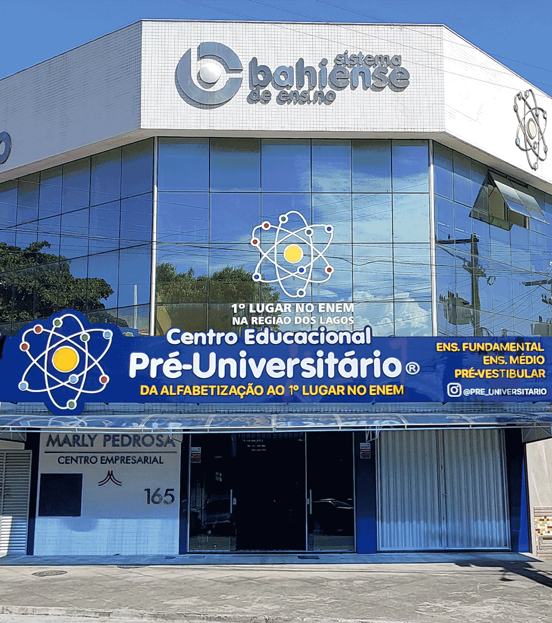 Fachada do Colégio Pré-Universitário em Araruama